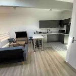 Apartment 3 Pieces Silencieux Plein Centre Parking Clim Patio