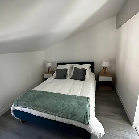 3 Pieces Silencieux Plein Centre Parking Clim Patio דירה