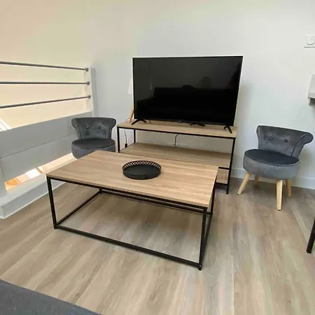 3 Pieces Silencieux Plein Centre Parking Clim Patio דירה פואה