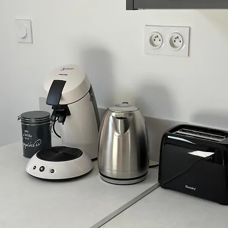 아파트 3 Pieces Silencieux Plein Centre Parking Clim Patio 푸아