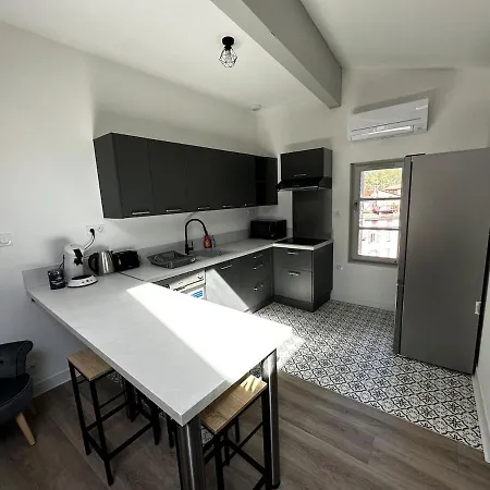 아파트 3 Pieces Silencieux Plein Centre Parking Clim Patio 푸아