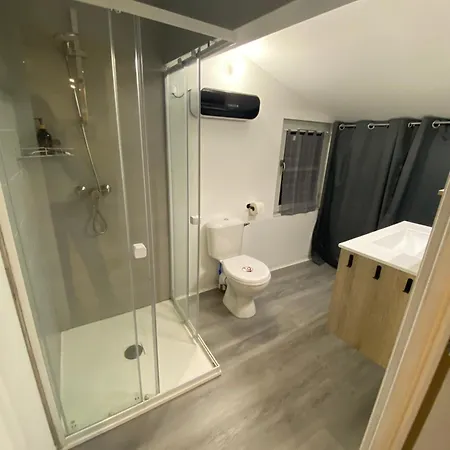 Apartment 3 Pieces Silencieux Plein Centre Parking Clim Patio *