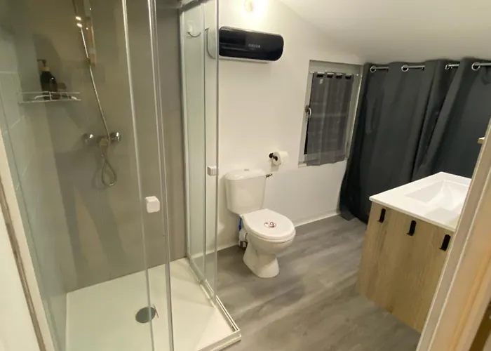 Apartment 3 Pieces Silencieux Plein Centre Parking Clim Patio *